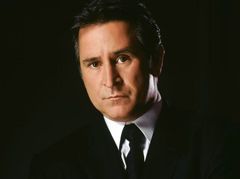 Anthony LaPaglia renunta la actorie pentru fotbal