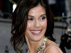 Teri Hatcher, din Neveste disperate , da lectii de seductie pe internet