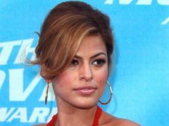 Eva Mendes adora gradinaritul in pielea goala