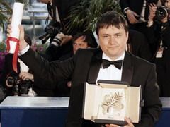 Cristian Mungiu - premiat pentru succesul sau de revista Beau Monde