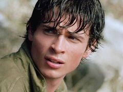 Vedeta din “Smallville”, Tom Welling are stofa de Superman