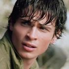 Vedeta din “Smallville”, Tom Welling are stofa de Superman