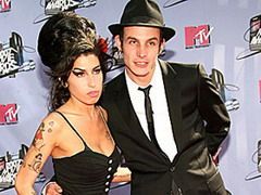 Amy Winehouse a facut un pact de sinucidere cu sotul sau