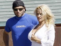 Desi este insarcinata, Pamela Anderson va divorta de Rick Salomon