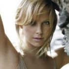 Charlize Theron sta prost cu geografia