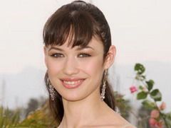 Olga Kurylenko se dezbraca pentru James Bond