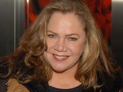 Kathleen Turner vrea sa faca pace cu Nicolas Cage