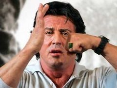 Stallone: Daca o femeie nu vrea sa iasa cu tine, amenint-o ca ii mananci animalul de companie