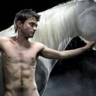 Sarut fierbinte intre scenaristul James Cordon si actorul Daniel Radcliffe
