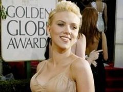 Scarlett Johansson se muta cu Ryan Reynolds