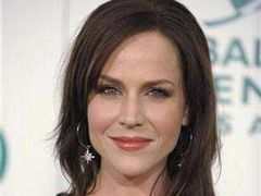 Julie Benz: dupa “Rambo”, “Saw V”