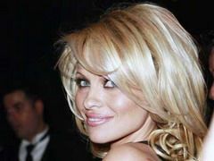 Pamela Anderson, din nou pe ecrane