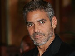 George Clooney, bucuros ca este un sex-simbol