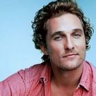 Matthew McConaughey primeste hainute pentru copii