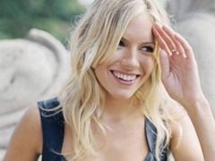 Sienna Miller bate fotografii cu poseta