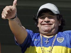 Maradona pe covorul rosu de la Cannes