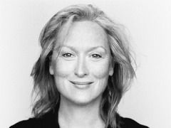 Meryl Streep, ajutata de sapte persoane pentru a se imbraca!