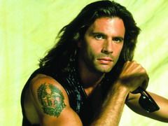 Lorenzo Lamas nu se mai satura de vedetele Playboy