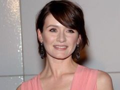 Emily Mortimer, parasita de iubit din cauza unui aparat de ras!