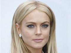 Lindsay Lohan plateste 2000 de dolari pe zi pentru a scapa de vicii