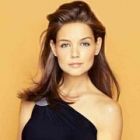 Katie Holmes si-a facut debutul pe Broadway, sub o ploaie de proteste