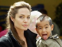 Educatie a la Angelina Jolie!