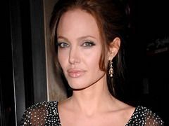 Angelina Jolie vrea sa mai adopte un copil