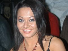 Actrita de filme porno Sandra Romain deschide o afacere XXX in Romania