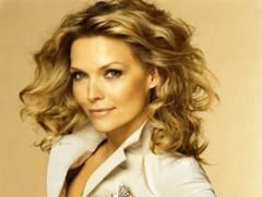 Michelle Pfeiffer este o curtezana sexy si la 50 de ani