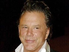 Mickey Rourke este dependent de...pantofi