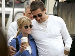 Jake Gyllenhaal si Reese Witherspoon s-au logodit