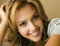 Jessica Alba isi traieste viata periculos