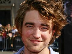 Robert Pattinson si-a vandut saruturile pentru bani