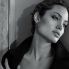 Angelina Jolie se imparte intre spital si filmari