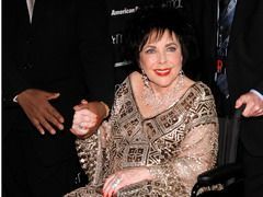Liz Taylor va fi supusa unei operatii pe cord deschis