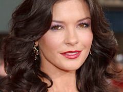 Catherine Zeta Jones se bucura de Viagra