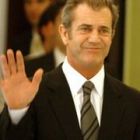 Mel Gibson schimba scutece in mai putin de un minut.