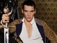 Jonathan Rhys Meyers: “Sa faci sex cu 22 de persoane e foarte normal”