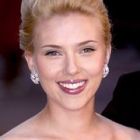 Scarlett Johansson va crea o linie de posete Mango in beneficiul copiilor din Haiti