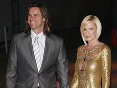 Jim Carrey i-a scris pe cer lui Jenny McCarthy ca o iubeste