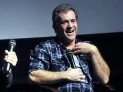 Mel Gibson: Stai cat mai mult pe WC si plangi