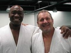 Actorul care l-a interpretat pe Al Bundy are centura neagra la in Jiu Jitsu Brazilian