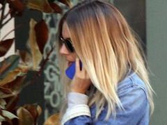 Sienna Miller renunta la blondul platinat