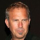 La 55 de ani, Kevin Costner va deveni tatic pentru a saptea oara