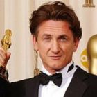 Nota de plata pentru Sean Penn: 300 de ore in folosul comunitatii