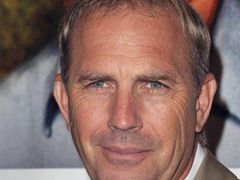 Kevin Costner, tata pentru a saptea oara