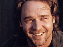 Russell Crowe a aflat de la radio ca a murit