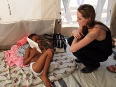 Angelina Jolie, in ajutorul refugiatilor, in Haiti