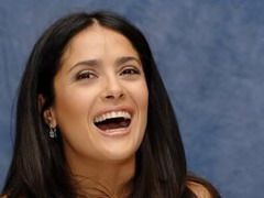 Fotbalul cu scantei! Salma Hayek sarbatoreste infrangerea sotului