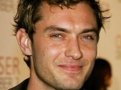 Jude Law a cantat Johnny B Goode LIVE pentru cehi! VIDEO